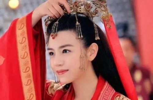 Tại sao Kim Dung tạo ra mối tình lãng mạn giữa Quách Tương và Dương Quá?