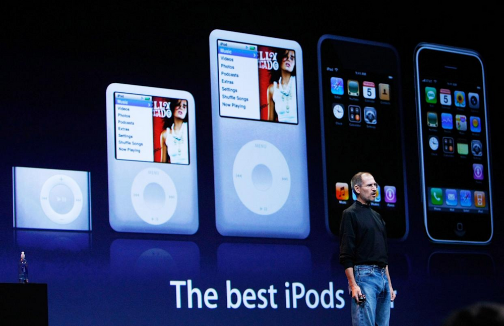 Apple: 50 năm dẫn dắt công nghệ bằng những cú 'khai tử' táo bạo
