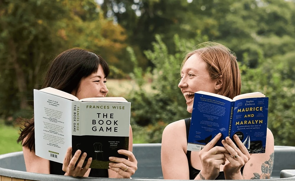 Chi hơn 1.000 USD để 'đọc sách cùng người lạ'
