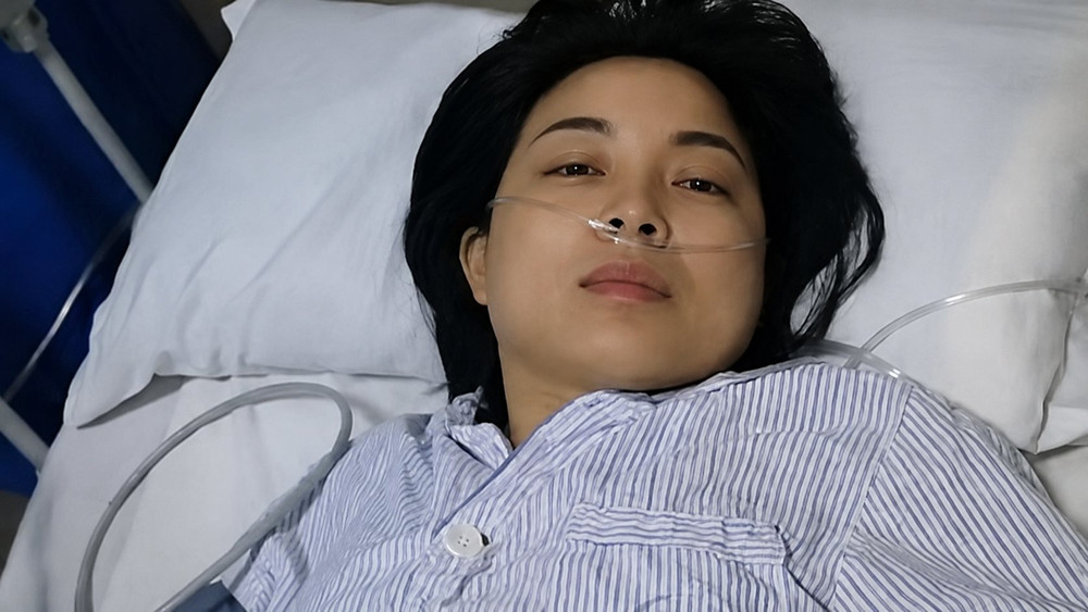 'Mẹ ơi, con yêu mẹ!' mối liên kết yêu thương 15 năm giữa người chăm sóc và bệnh nhân
