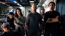 Phim mới của Jason Statham và Lý Băng Băng đứng đầu phòng vé dù bị chê dở