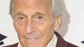 Người viết lời bài hát 'Killing me softly with his song', Norman Gimbel qua đời ở tuổi 91