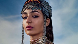 Người mẫu Maroc 19 tuổi giành được chiến dịch quảng cáo lớn đầu tiên với Chanel