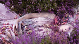 Ngỡ ngàng vẻ đẹp series ảnh ‘xứ sở thần tiên’ của nữ nghệ sĩ Kirsty Mitchell