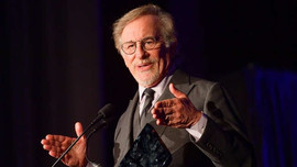 Cuộc đấu khẩu rúng động giữa đạo diễn lừng danh Steven Spielberg và Netflix