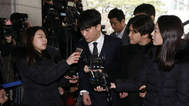 Seungri, Jung Joon Young cúi đầu xin lỗi khi đến trình diện cảnh sát về tội quay lén và phát tán clip sex