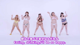 Kỳ lạ nhóm nhạc nữ ‘nặng kí’ của Nhật Bản: diện bikini, hát về mơ ước… giảm cân