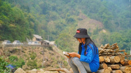 Hành trình Từ Trái Tim: Nữ sinh người Dao tìm đến sách để dẫn lối thoát nghèo