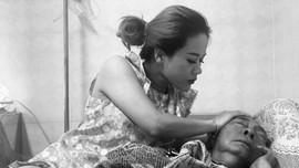 Rơi nước mắt khi nghe nghệ sĩ Lê Bình trò chuyện với con gái trong bệnh viện