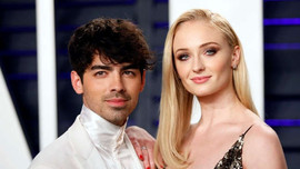 Sao phim 'Game of Thrones' bất ngờ tổ chức đám cưới với Joe Jonas
