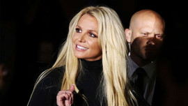 Britney Spears khoe dáng chuẩn tập yoga sau khi điều trị tâm lý