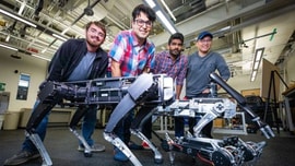 Phát triển thuật toán khiến robot thú cưng di chuyển như động vật thật