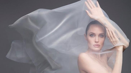 Angelina Jolie chụp ảnh khoả thân gợi cảm