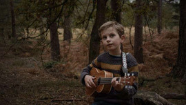 Bài hát do cậu bé 8 tuổi viết về môi trường khiến cả thế giới ngỡ ngàng