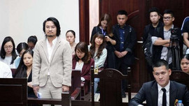 Dừng không thời hạn phiên phúc thẩm vụ kiện vở diễn 'Ngày xưa' giữa Tuần Châu và đạo diễn Việt Tú
