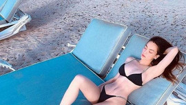 Hồ Ngọc Hà mừng tuổi mới với trang phục bikini táo bạo