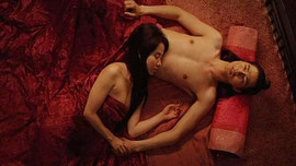 Loạt cảnh nóng chưa từng hết sốc ở phim xứ Hàn: 'Mợ ngố' Song Ji Hyo quay cảnh nhạy cảm tận 40 lần?
