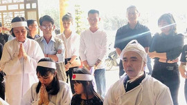 Con trai của nghệ sĩ Nguyễn Chánh Tín đã kịp về thọ tang cha