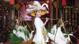 Trang phục dân tộc 'Gánh quê hương' mang đến Miss Global 2019