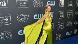 Kristen Bell diện trang phục của Công Trí tại Critic’s Choice Awards