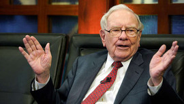 Tỷ phú Warren Buffett thành công nhờ đăng ký một lớp học của tác giả Đắc nhân tâm, ông khuyên người trẻ nào cũng nên làm như vậy