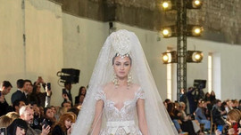 Choáng ngợp với chiếc váy cưới ‘đỉnh’ trong BST Elie Saab Haute Couture Xuân 2020