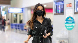 Minh Tú đeo khẩu trang kín mít tại sân bay, lên đường tham dự New York Fashion Week