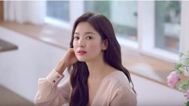 Song Hye Kyo chia sẻ ảnh đón Tết độc thân sau khi ly hôn