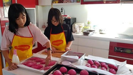 Hai nữ sinh Phú Quốc đam mê làm bánh mì thanh long ruột đỏ