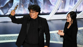 Nữ thông dịch viên của đạo diễn Bong Joon Ho tại Oscar 2020 là ai?