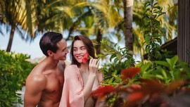 Hồ Ngọc Hà đăng ảnh bikini nóng bỏng bên cạnh người tình Kim Lý