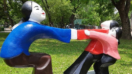 Giới mỹ thuật “sốc nặng” trước việc sơn lại tượng 60 năm tuổi ở Công viên Thống Nhất