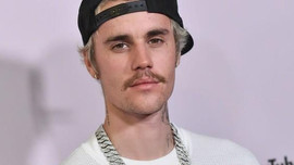 Justin Bieber phủ nhận cáo buộc hiếp dâm 2 người phụ nữ trong lúc hẹn hò Selena Gomez