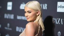 Hơn 47.000 người kiến nghị cắt Kylie Jenner ra khỏi MV của Cardi B