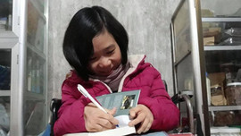 Cổ tích giữa đời thường: Vượt định kiến "con hoang" và bệnh hiểm nghèo, cô gái Nghệ An làm thư viện miễn phí