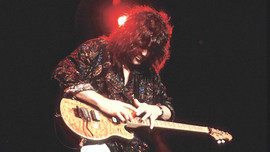Rocker huyền thoại Eddie Van Halen qua đời vì ung thư