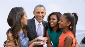 Chất Michelle - Ông Obama luôn có vợ và hai con bên cạnh khi tranh cử tổng thống