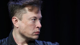 Elon Musk - Cậu bé từng bị bạn 'đánh cho đến ngất đi' trở thành kẻ bán giấc mơ vĩ đại nhất trong lịch sử