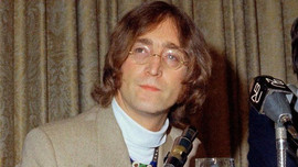 Album John Lennon ký tặng kẻ giết người được bán đấu giá