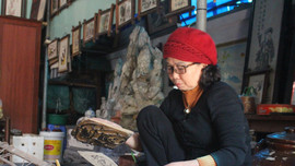 Nữ nghệ nhân dành gần nửa thế kỷ "giữ hồn" tranh dân gian Đông Hồ