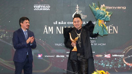 Tùng Dương đoạt 3 giải Cống hiến, 'Hoa nở không màu' là ca khúc của năm