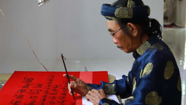 Hậu duệ đức Tiền quân Nguyễn Huỳnh Đức phục hồi nghi tiết dựng nêu ngày Tết