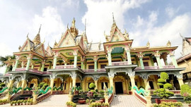 Đến ngôi chùa có tượng Phật nằm lớn nhất Việt Nam và 2 hòn đá nổi kỳ lạ