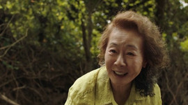 Nữ diễn viên Hàn Quốc làm nên lịch sử tại giải Oscar ở tuổi 73