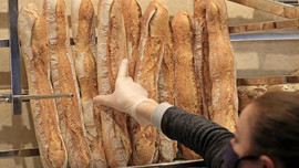 Pháp chọn bánh mì baguette ứng cử di sản văn hóa phi vật thể UNESCO