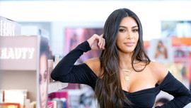 Kim Kardashian West, ngôi sao tai tiếng trở thành tỷ phú mới của Hollywood