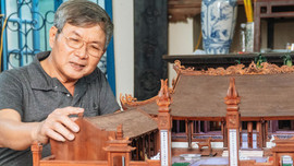 Độc đáo mô hình đình làng Hữu Bằng bằng gỗ siêu nhỏ, trả giá 2 tỷ cũng không bán!