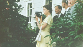 Nữ hoàng Anh Elizabeth II và những cảnh quay chưa từng được tiết lộ