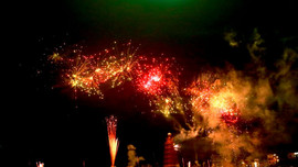 Pháo hoa rực sáng trong đêm Phú Thọ để mừng ngày giỗ Tổ