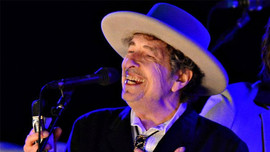 Huyền thoại âm nhạc Bob Dylan bất ngờ bị cáo buộc tấn công tình dục